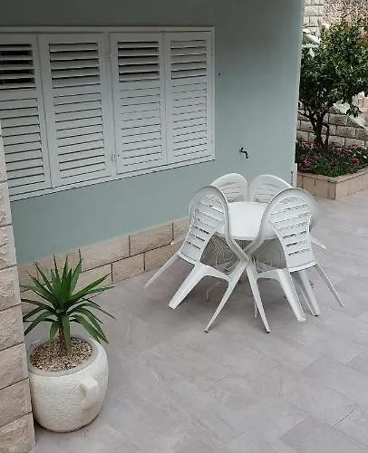 Nika & Karlo Apartament Makarska