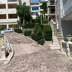Nika & Karlo Апартаменти Макарська
