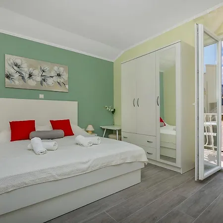Apartman Nika & Karlo *