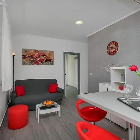 Nika & Karlo Apartament *