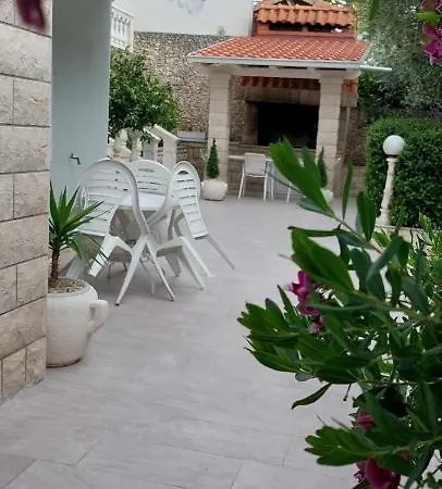 Nika & Karlo Appartement