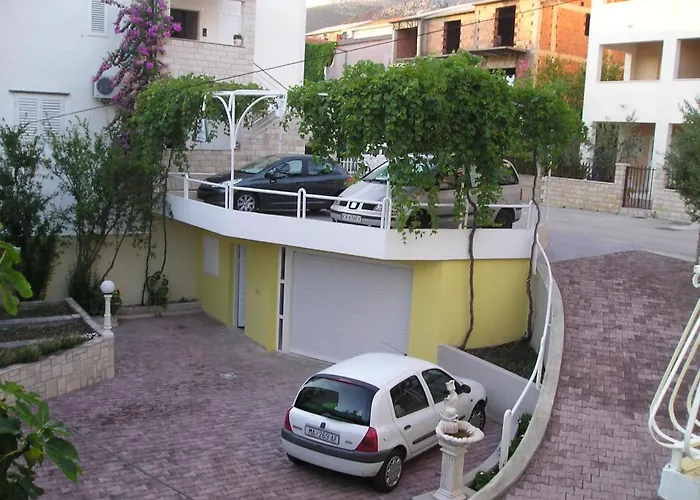 Apartment Nika & Karlo *