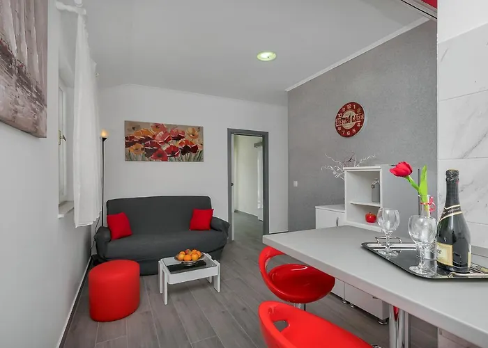 Nika & Karlo Apartman *