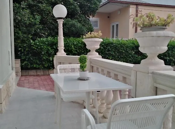 Nika & Karlo Apartman *